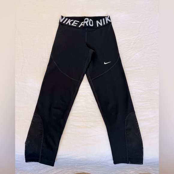 Nike Pro Women’s Mid-Rise Crop Mesh-Panel Leggings in Black (Size S). - Picture 6 of 8